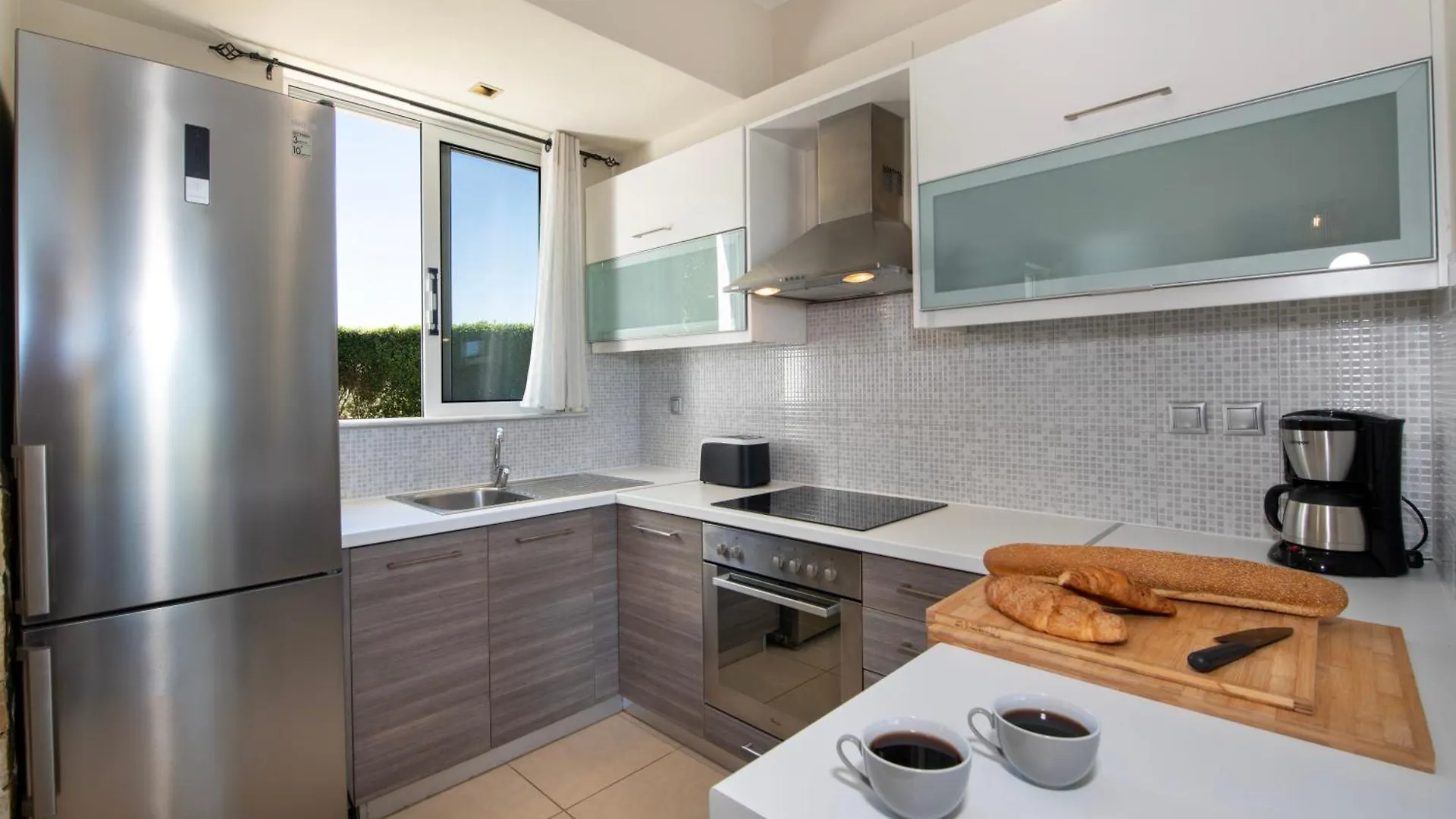 Gabriel Apartment With A Shared Pool Close To The Beach Chorafakia