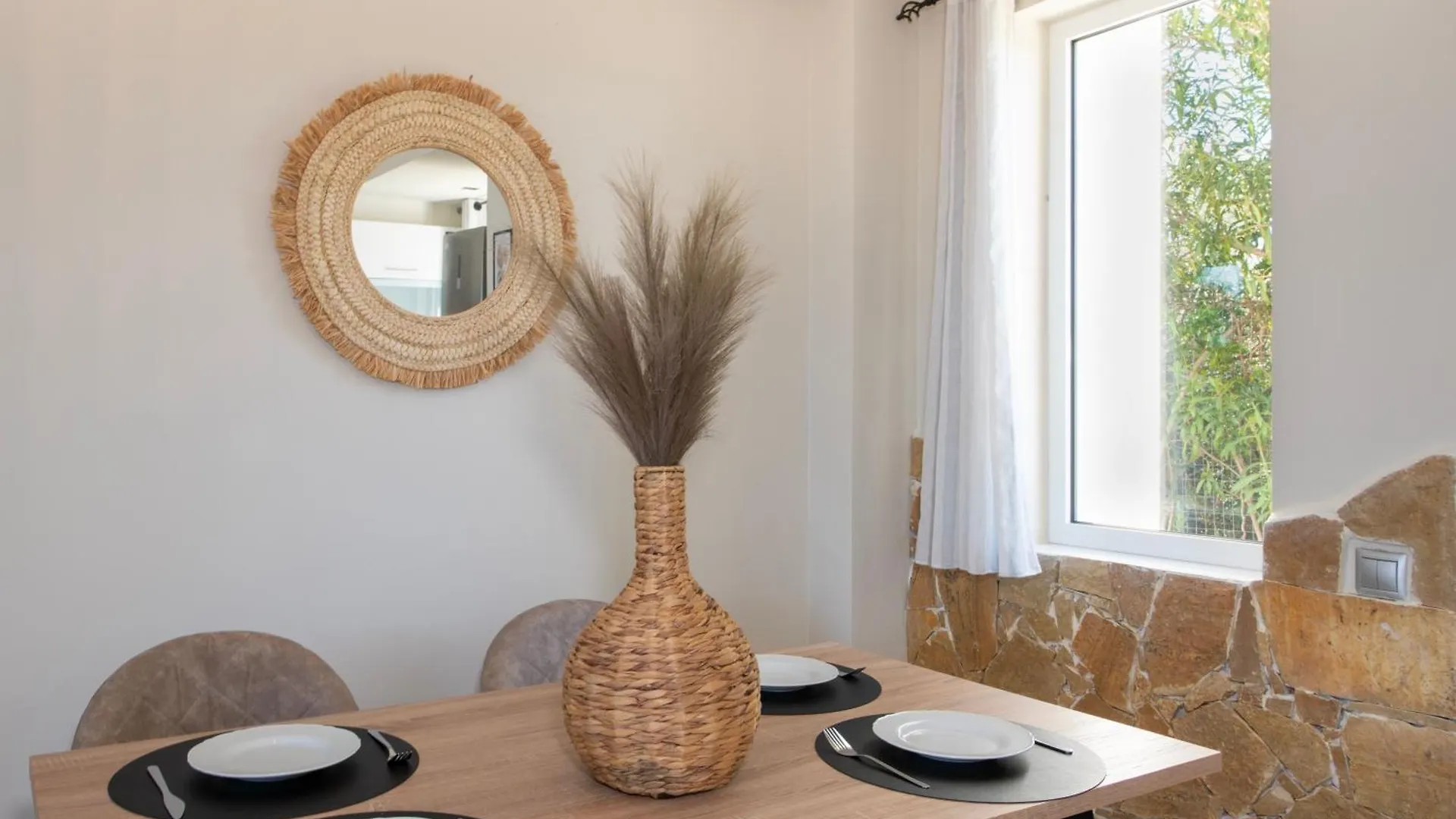 Gabriel Apartment With A Shared Pool Close To The Beach Chorafakia
