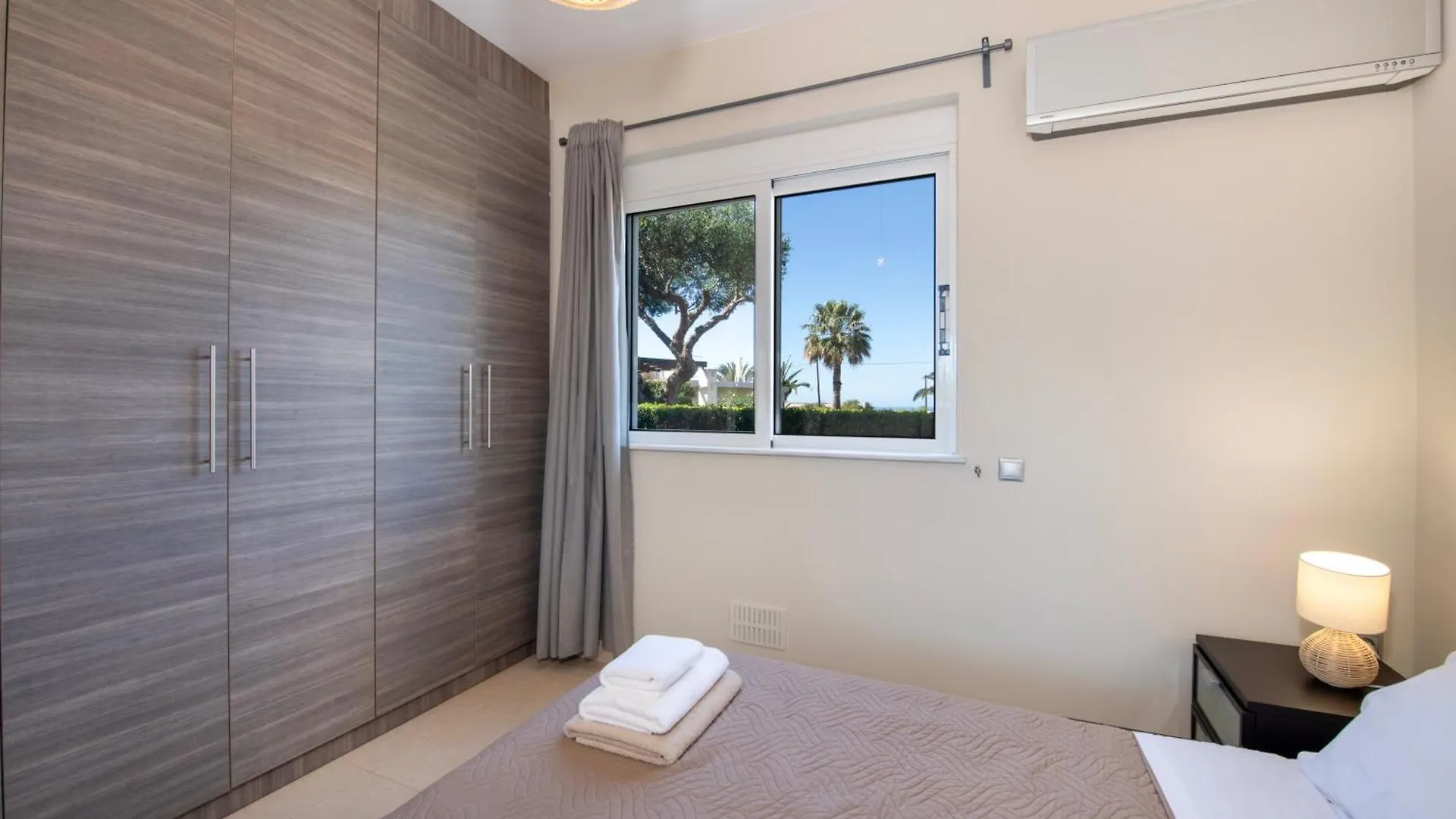 Gabriel Apartment With A Shared Pool Close To The Beach Chorafakia 0*,  Grecia