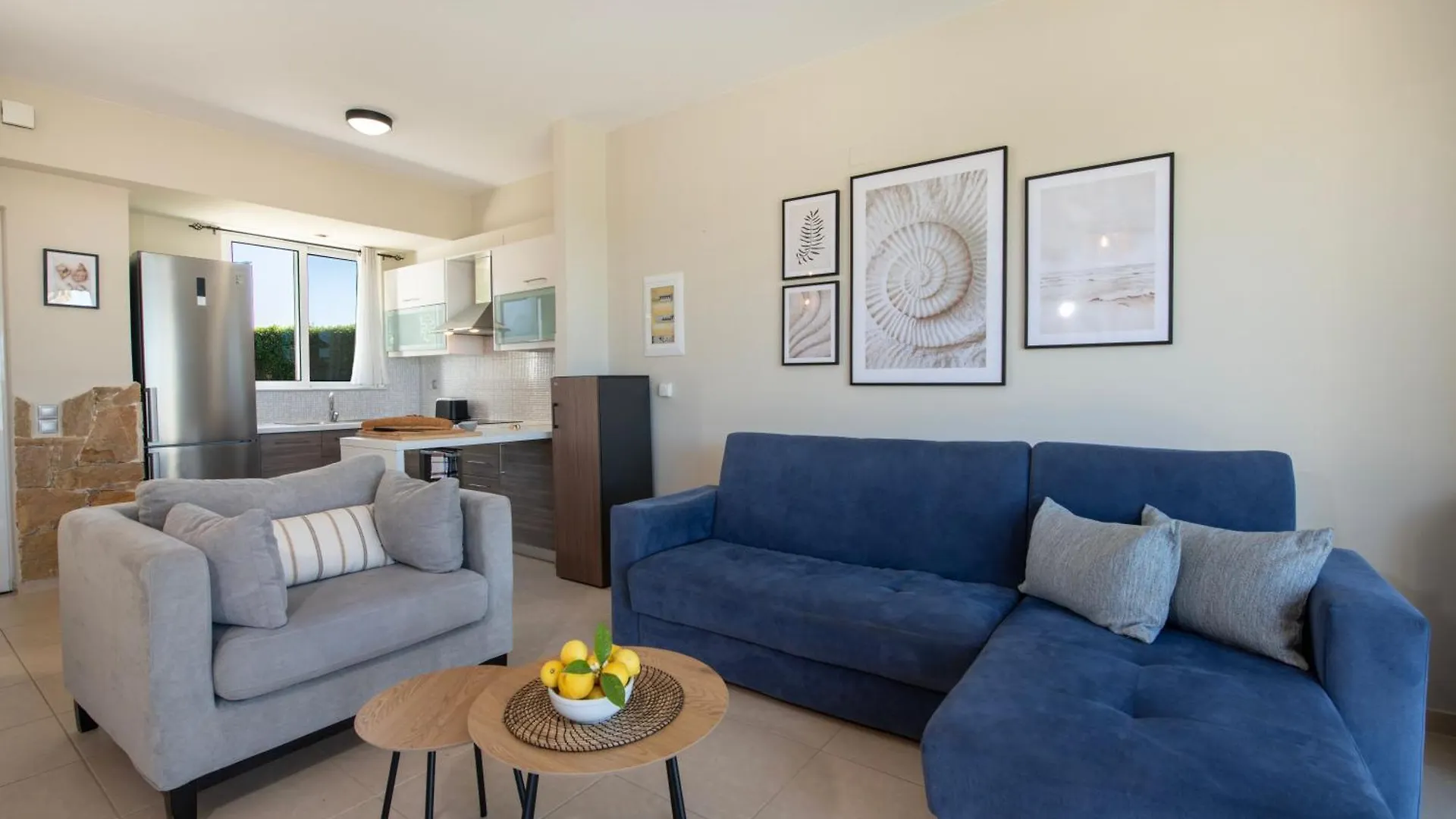 Gabriel Apartment With A Shared Pool Close To The Beach Chorafakia
