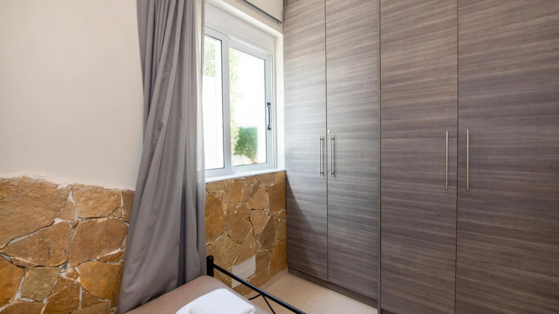 Gabriel Apartment With A Shared Pool Close To The Beach Chorafakia Grecia